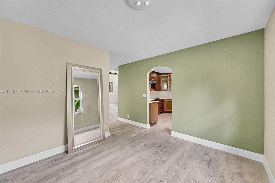 待售: $699,000 (3 贝兹, 2 浴室, 2044 平方英尺)