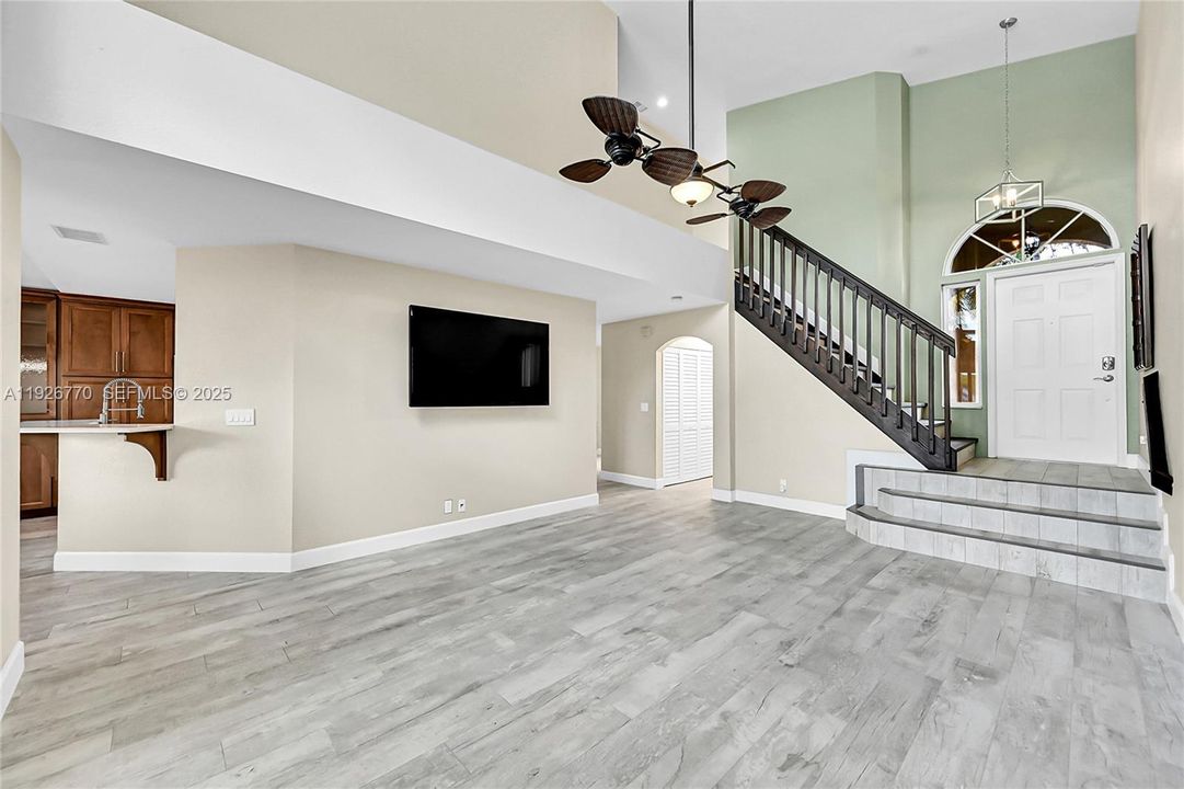 待售: $699,000 (3 贝兹, 2 浴室, 2044 平方英尺)