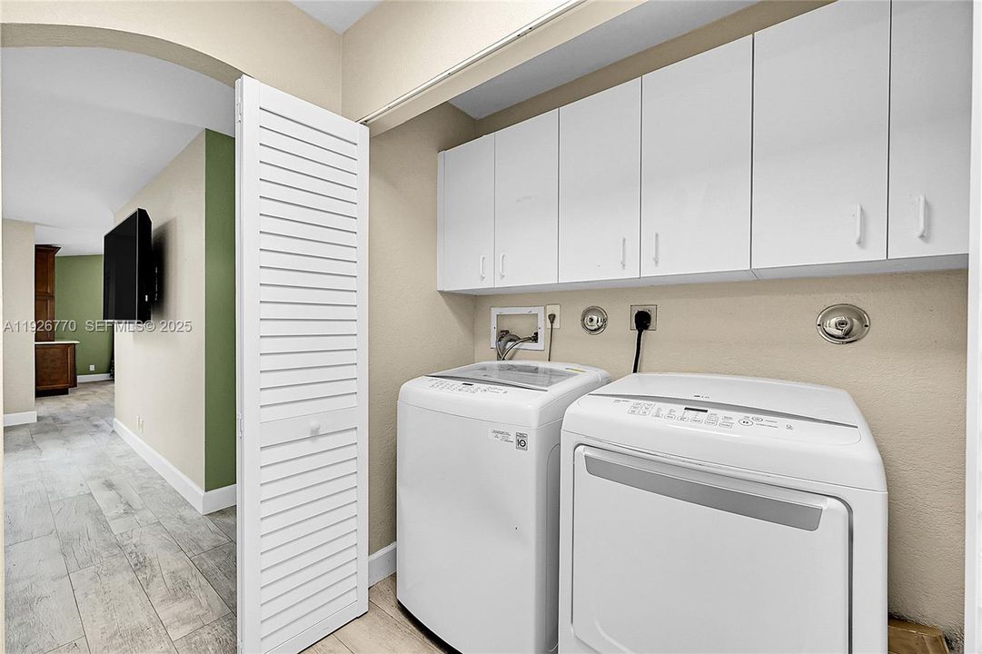 待售: $699,000 (3 贝兹, 2 浴室, 2044 平方英尺)