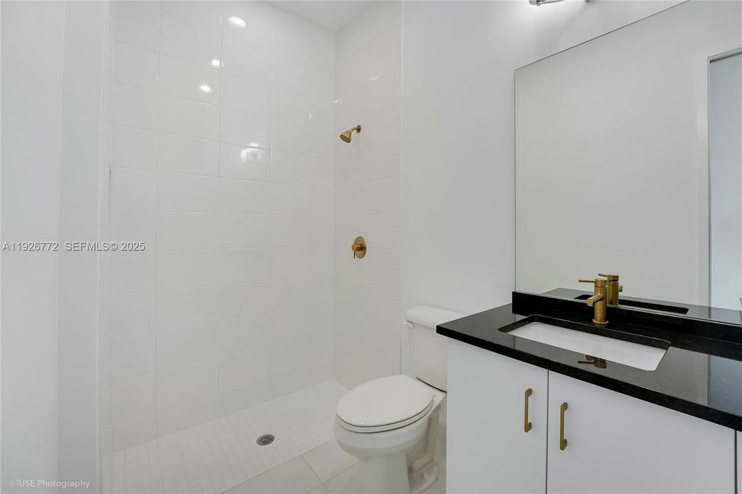 En Venta: $1,998,900 (5 camas, 5 baños, 3659 Pies cuadrados)