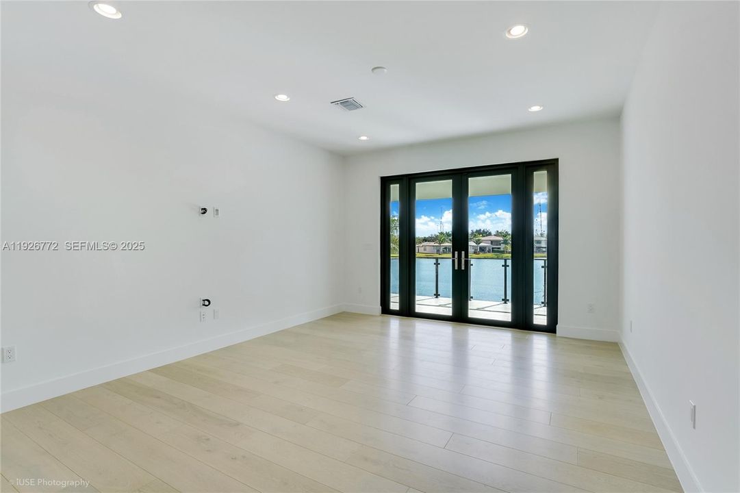 En Venta: $1,998,900 (5 camas, 5 baños, 3659 Pies cuadrados)