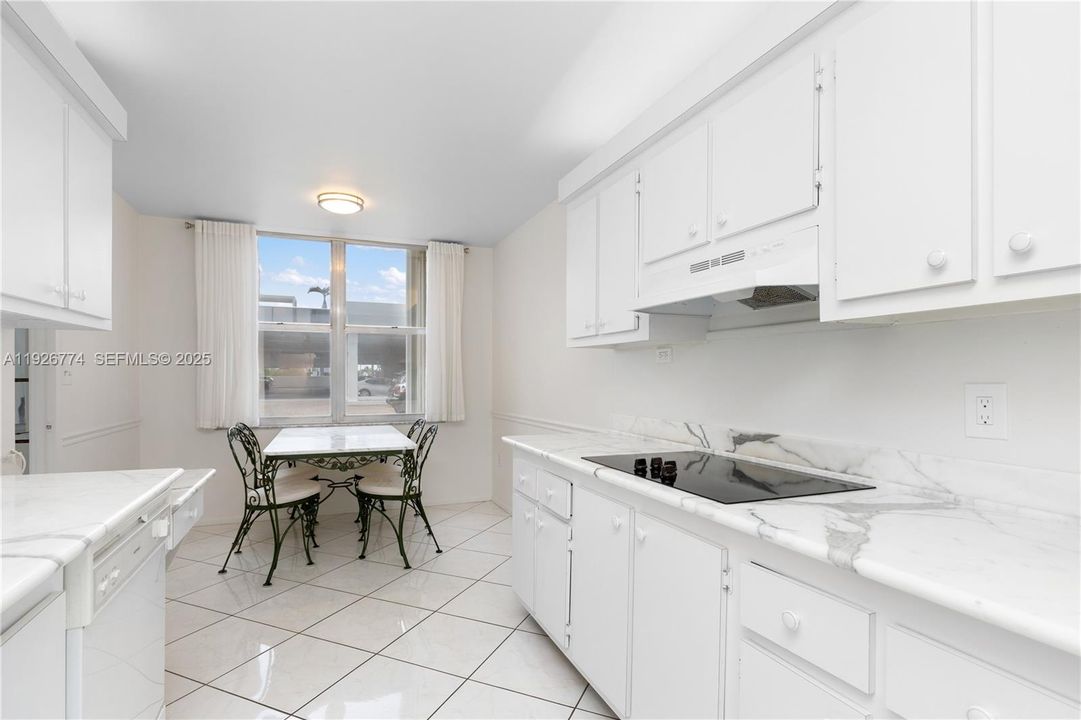 For Sale: $549,000 (2 beds, 2 baths, 1868 Square Feet)