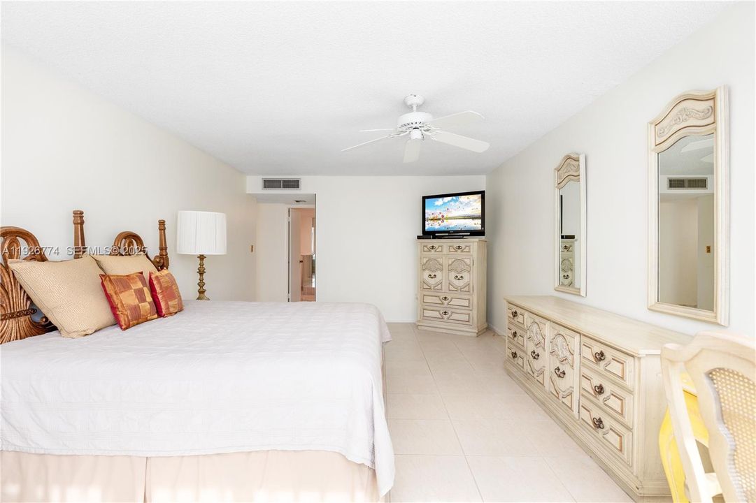 For Sale: $549,000 (2 beds, 2 baths, 1868 Square Feet)