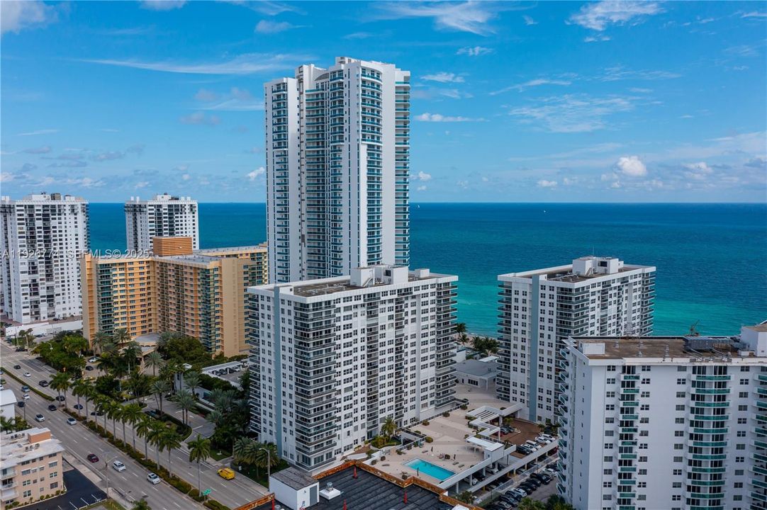 For Sale: $549,000 (2 beds, 2 baths, 1868 Square Feet)