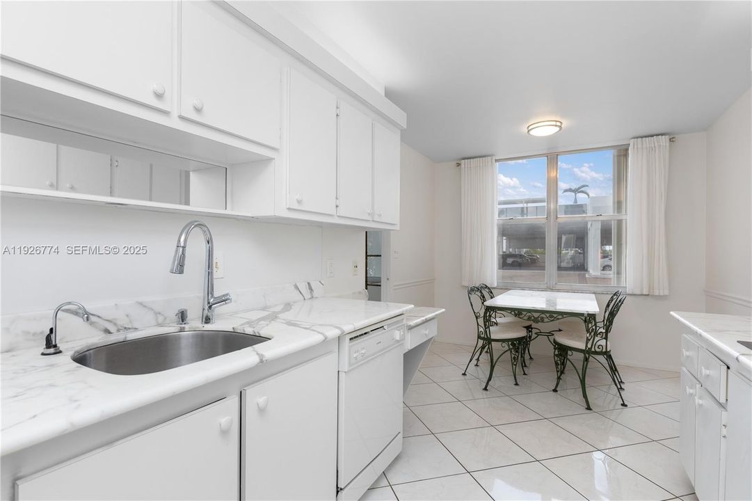 For Sale: $549,000 (2 beds, 2 baths, 1868 Square Feet)