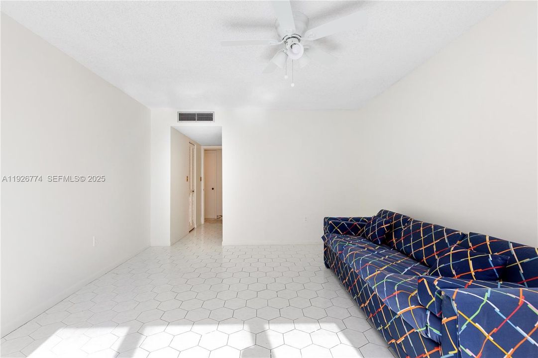 For Sale: $549,000 (2 beds, 2 baths, 1868 Square Feet)