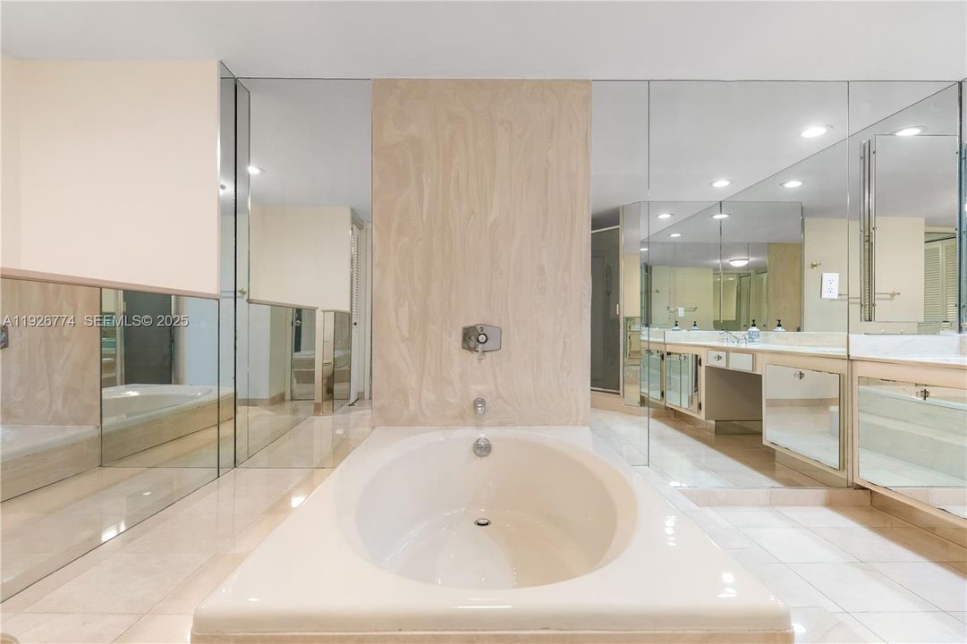 For Sale: $549,000 (2 beds, 2 baths, 1868 Square Feet)