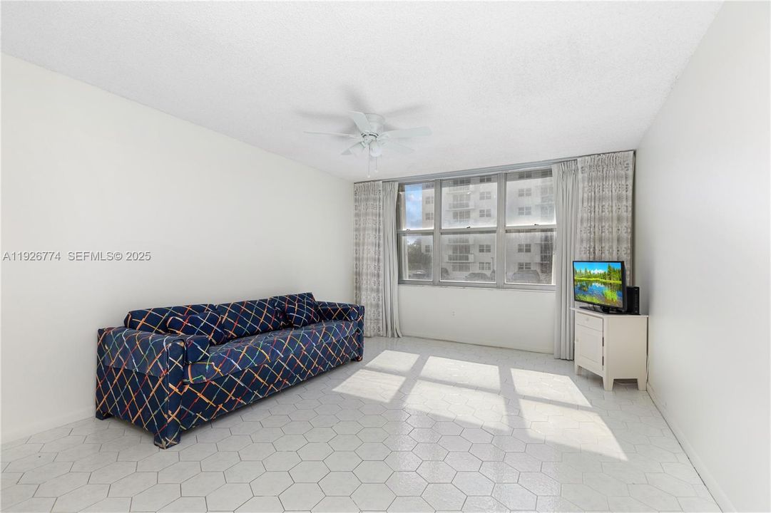 For Sale: $549,000 (2 beds, 2 baths, 1868 Square Feet)