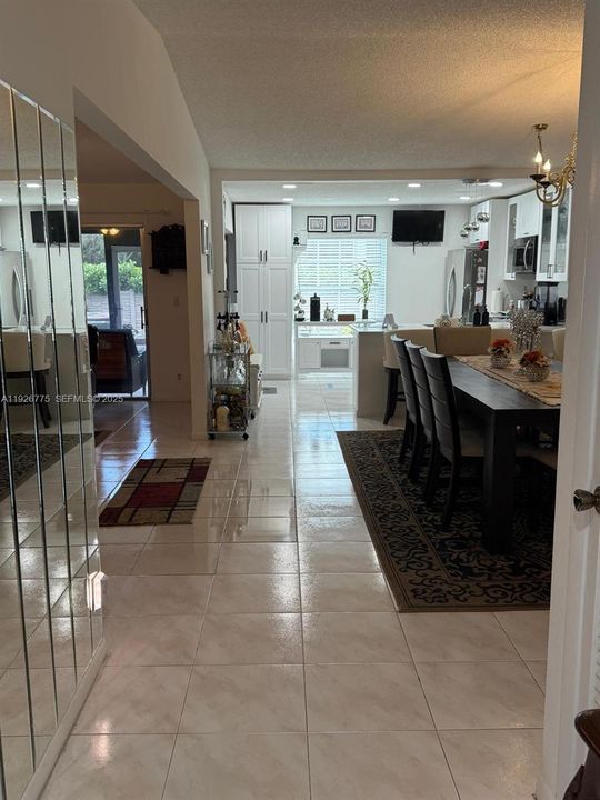 En Venta: $375,000 (3 camas, 2 baños, 1393 Pies cuadrados)