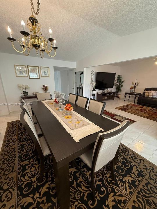 En Venta: $375,000 (3 camas, 2 baños, 1393 Pies cuadrados)