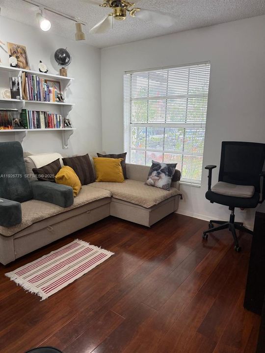 En Venta: $375,000 (3 camas, 2 baños, 1393 Pies cuadrados)