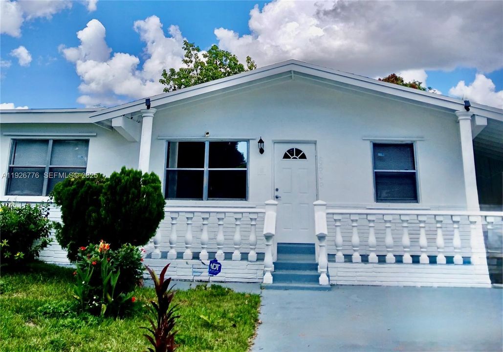 待售: $485,000 (4 贝兹, 2 浴室, 1308 平方英尺)