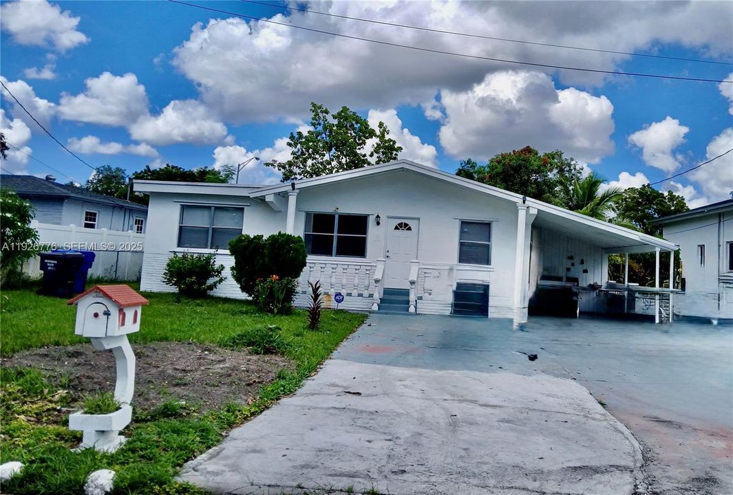 待售: $485,000 (4 贝兹, 2 浴室, 1308 平方英尺)