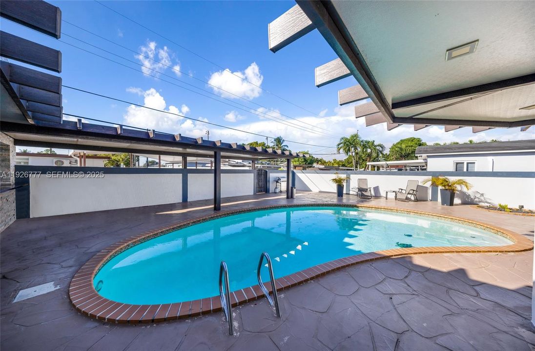 For Sale: $739,000 (4 beds, 2 baths, 1696 Square Feet)