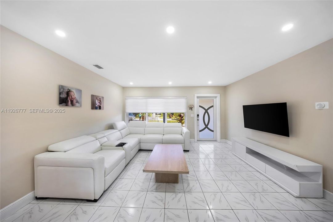 For Sale: $739,000 (4 beds, 2 baths, 1696 Square Feet)