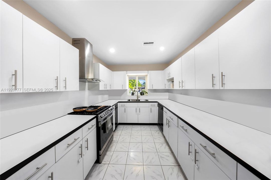 For Sale: $739,000 (4 beds, 2 baths, 1696 Square Feet)