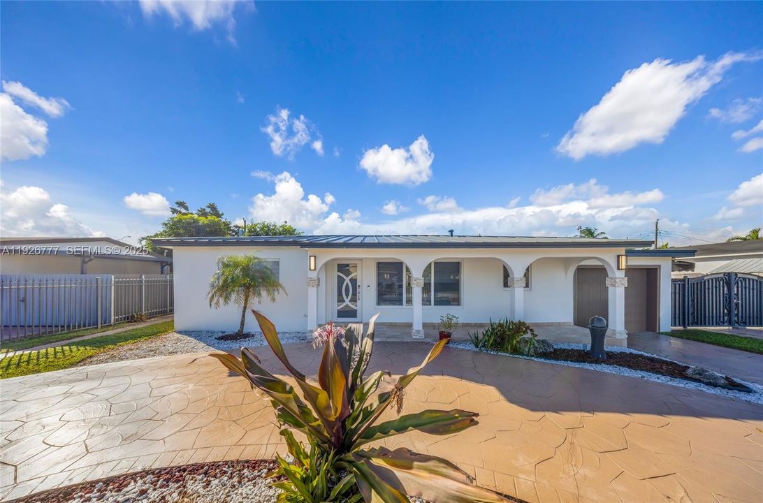 For Sale: $739,000 (4 beds, 2 baths, 1696 Square Feet)