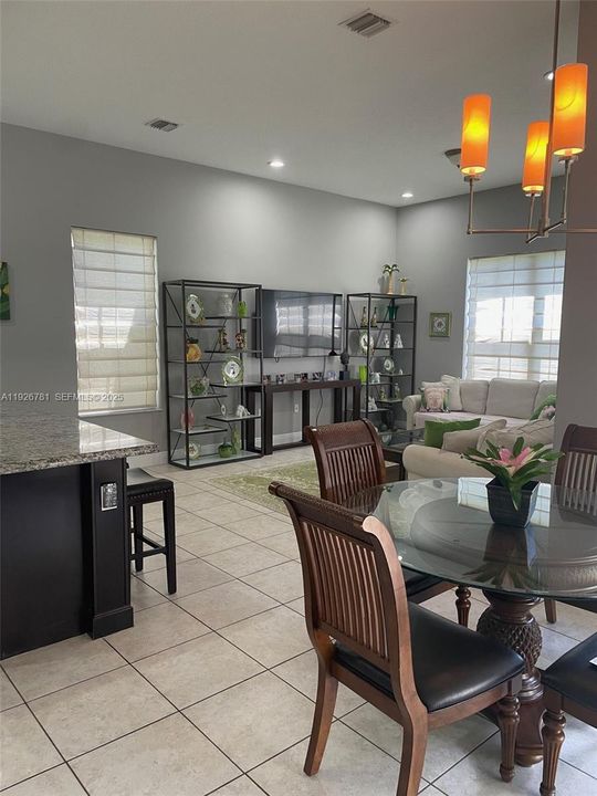 En Renta: $6,500 (4 camas, 3 baños, 2720 Pies cuadrados)