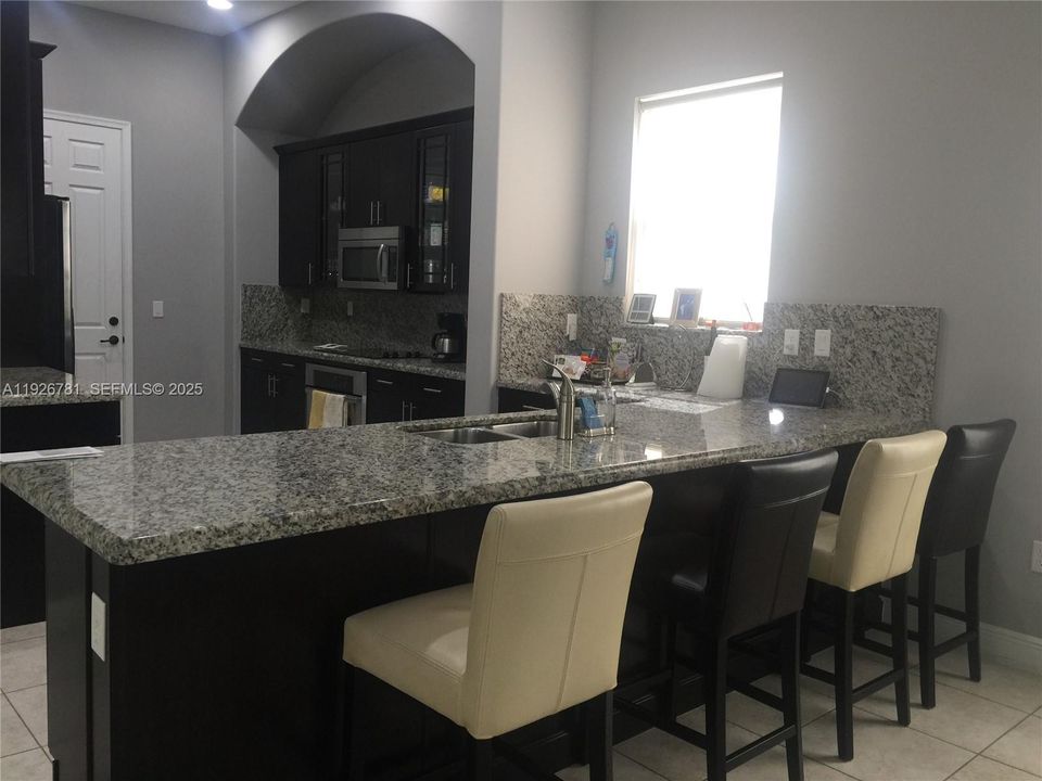 En Renta: $6,500 (4 camas, 3 baños, 2720 Pies cuadrados)