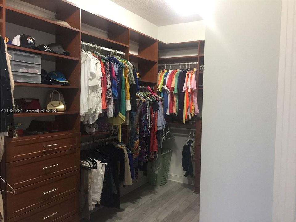 En Renta: $6,500 (4 camas, 3 baños, 2720 Pies cuadrados)