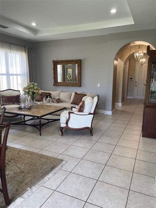 En Renta: $6,500 (4 camas, 3 baños, 2720 Pies cuadrados)