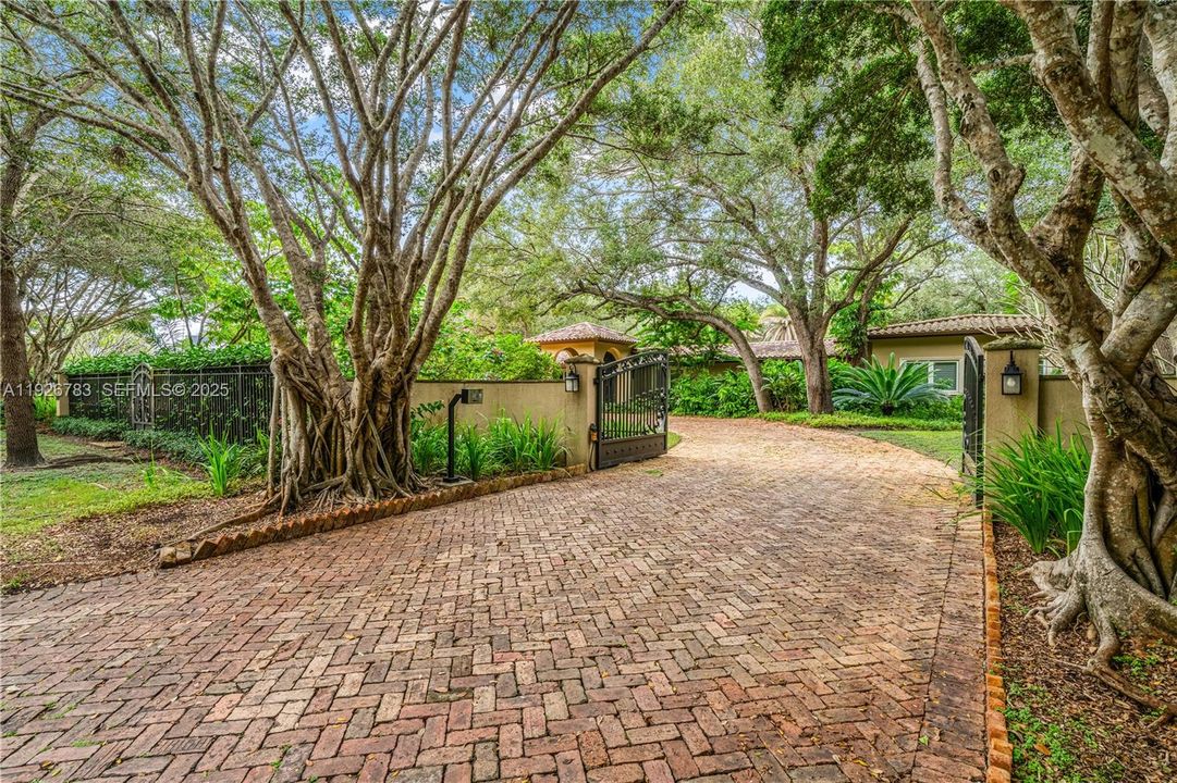 En Venta: $3,950,000 (5 camas, 5 baños, 4598 Pies cuadrados)