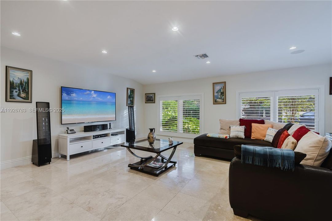 En Venta: $3,950,000 (5 camas, 5 baños, 4598 Pies cuadrados)