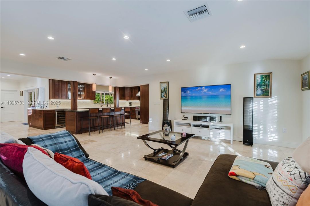 En Venta: $3,950,000 (5 camas, 5 baños, 4598 Pies cuadrados)