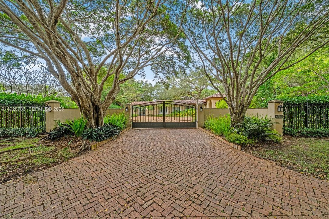 En Venta: $3,950,000 (5 camas, 5 baños, 4598 Pies cuadrados)