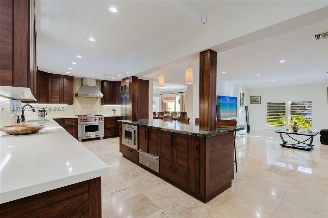 En Venta: $3,950,000 (5 camas, 5 baños, 4598 Pies cuadrados)