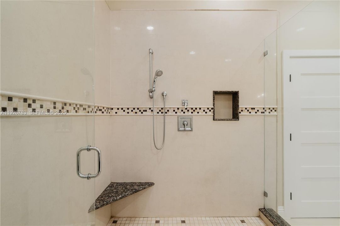 En Venta: $3,950,000 (5 camas, 5 baños, 4598 Pies cuadrados)