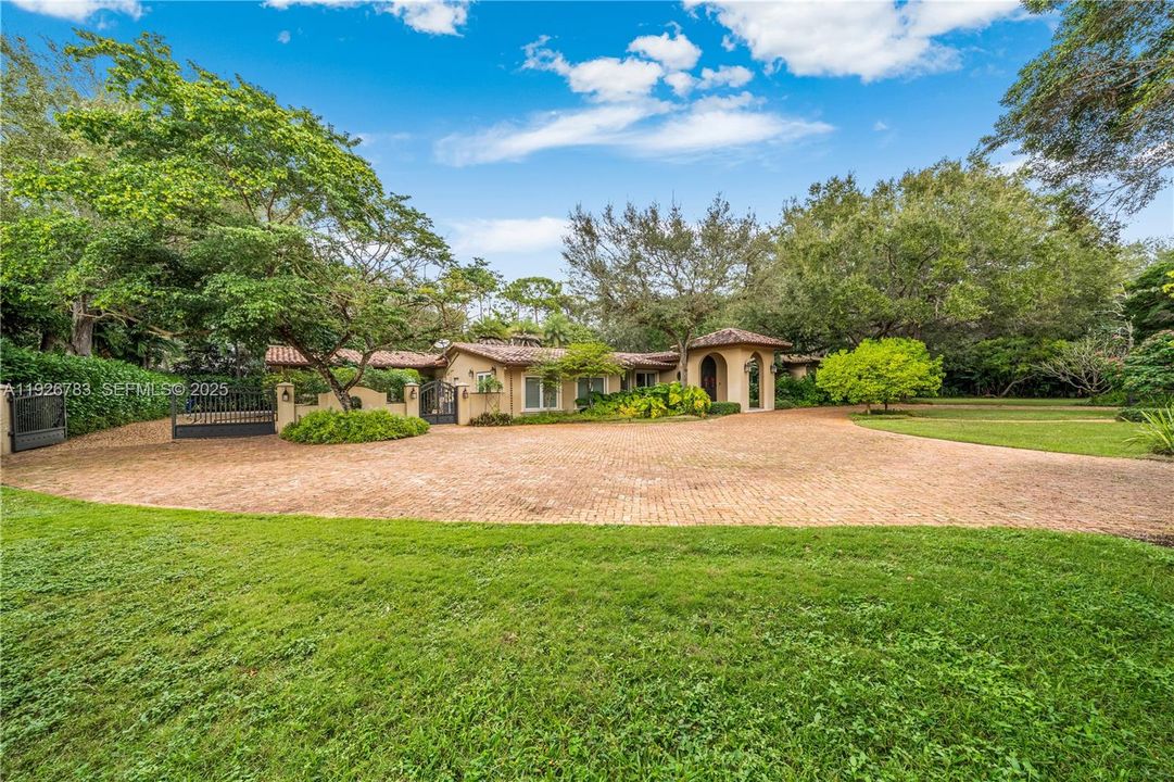 En Venta: $3,950,000 (5 camas, 5 baños, 4598 Pies cuadrados)