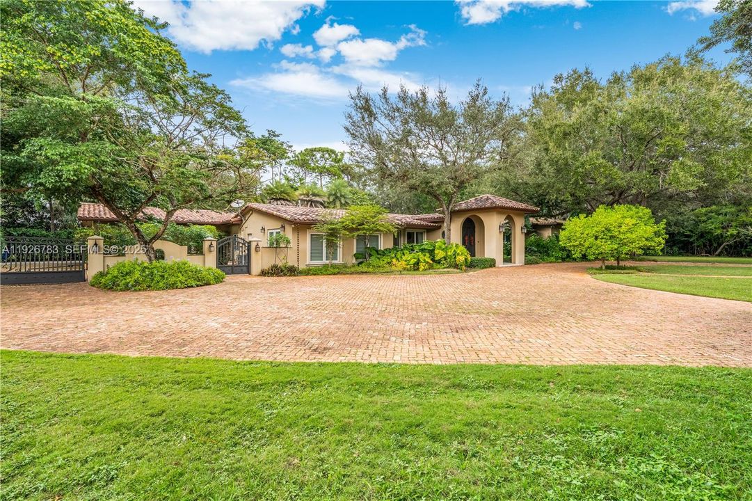 En Venta: $3,950,000 (5 camas, 5 baños, 4598 Pies cuadrados)