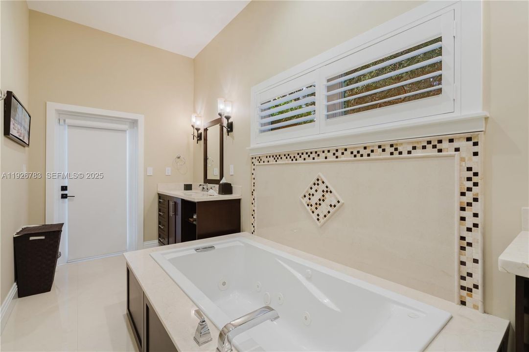 En Venta: $3,950,000 (5 camas, 5 baños, 4598 Pies cuadrados)