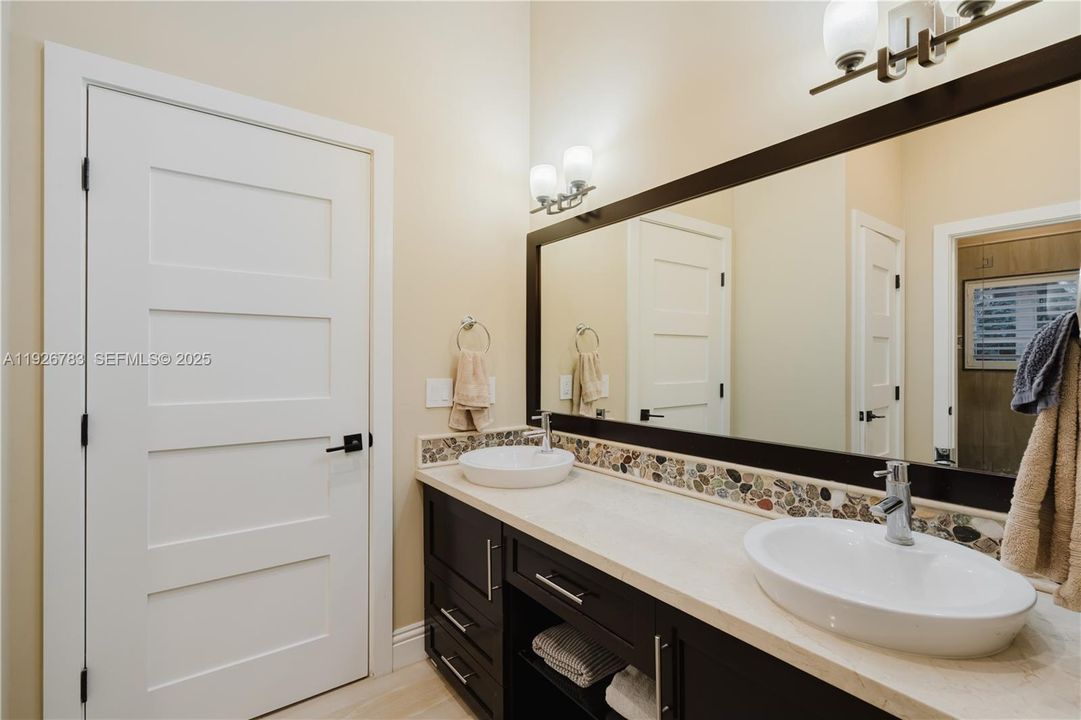 En Venta: $3,950,000 (5 camas, 5 baños, 4598 Pies cuadrados)