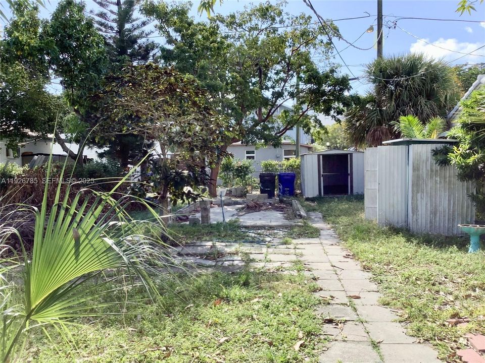 For Sale: $499,500 (2 beds, 1 baths, 868 Square Feet)