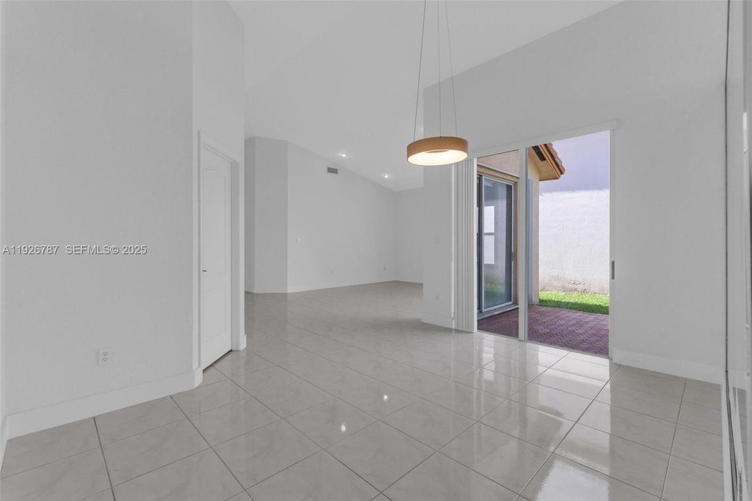 待售: $899,000 (3 贝兹, 2 浴室, 1968 平方英尺)