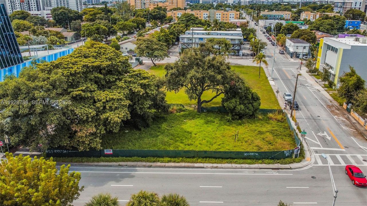 Amazing frontage on lot