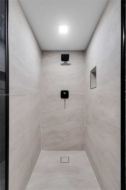 For Rent: $2,800 (2 beds, 2 baths, 1230 Square Feet)