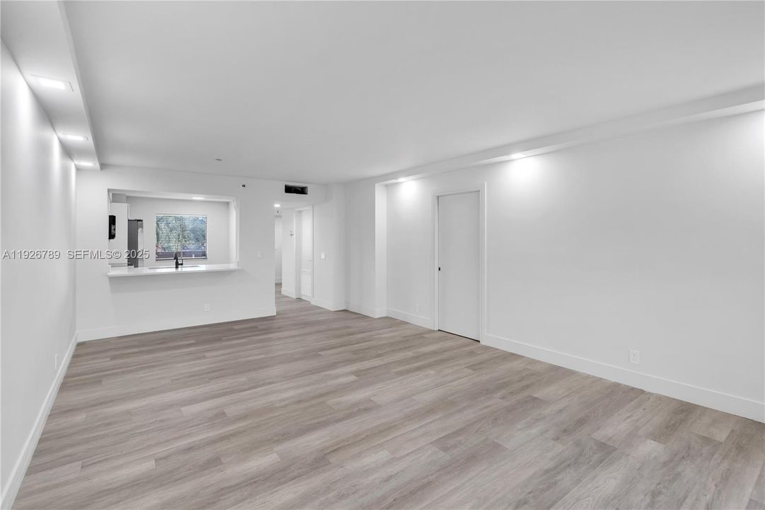 For Rent: $2,800 (2 beds, 2 baths, 1230 Square Feet)