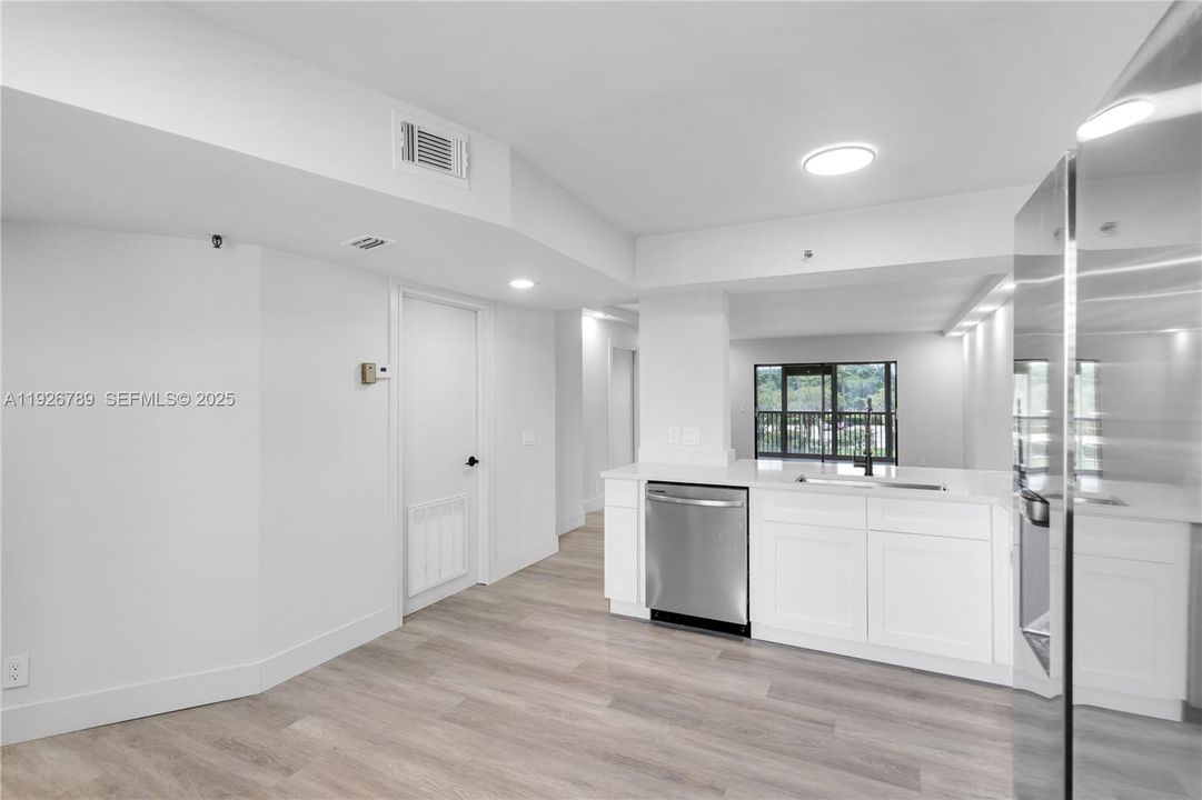 For Rent: $2,800 (2 beds, 2 baths, 1230 Square Feet)