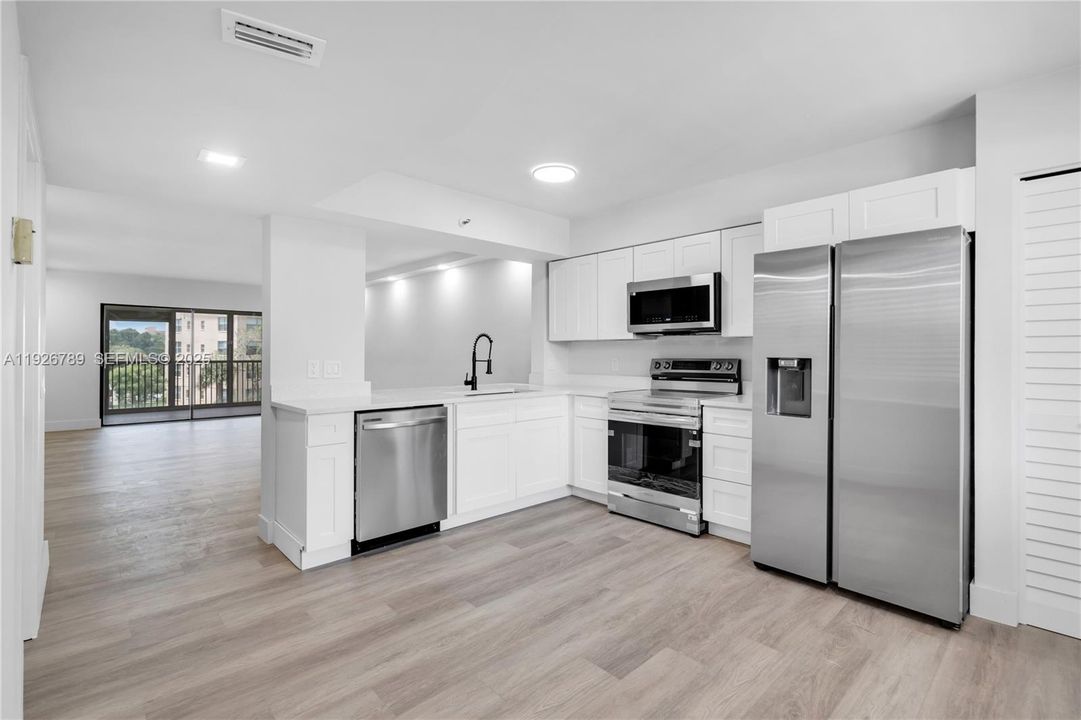 For Rent: $2,800 (2 beds, 2 baths, 1230 Square Feet)