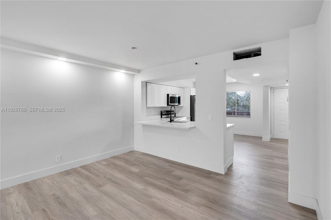 For Rent: $2,800 (2 beds, 2 baths, 1230 Square Feet)