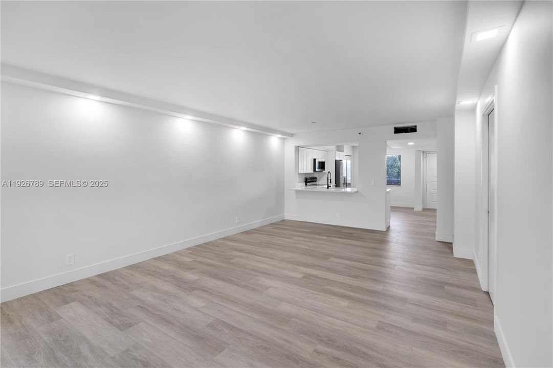 For Rent: $2,800 (2 beds, 2 baths, 1230 Square Feet)