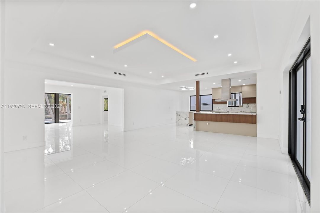 For Sale: $3,025,000 (4 beds, 3 baths, 2672 Square Feet)