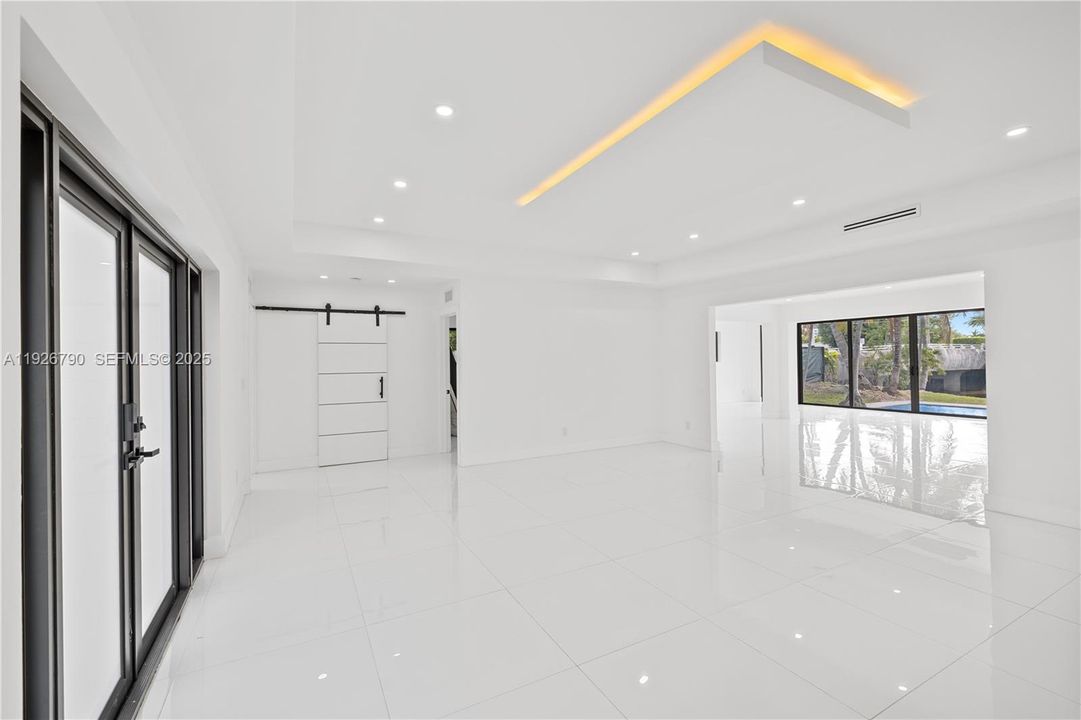 For Sale: $3,025,000 (4 beds, 3 baths, 2672 Square Feet)