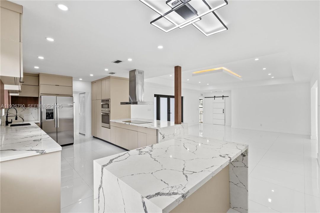 For Sale: $3,025,000 (4 beds, 3 baths, 2672 Square Feet)