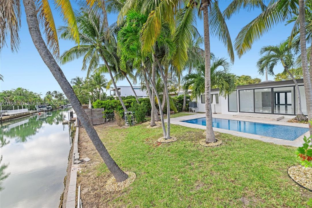 Active With Contract: $2,750,000 (4 beds, 3 baths, 2672 Square Feet)