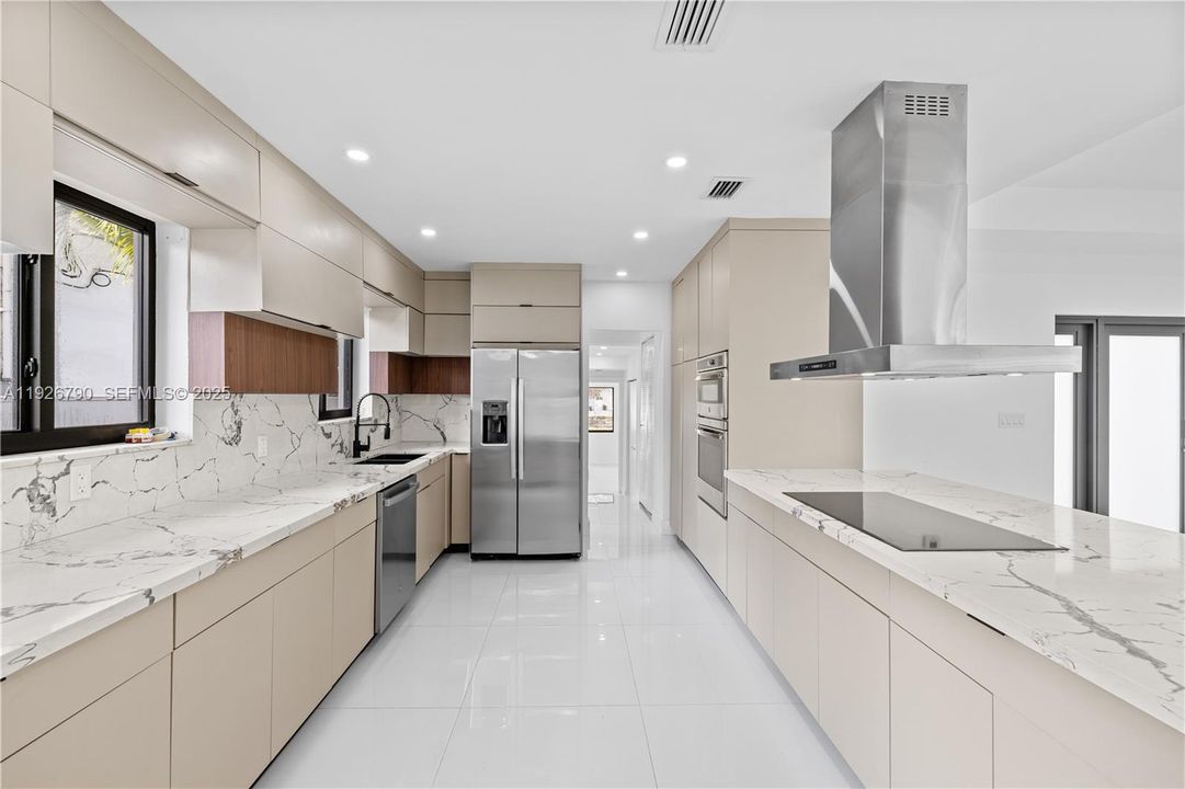 For Sale: $3,025,000 (4 beds, 3 baths, 2672 Square Feet)