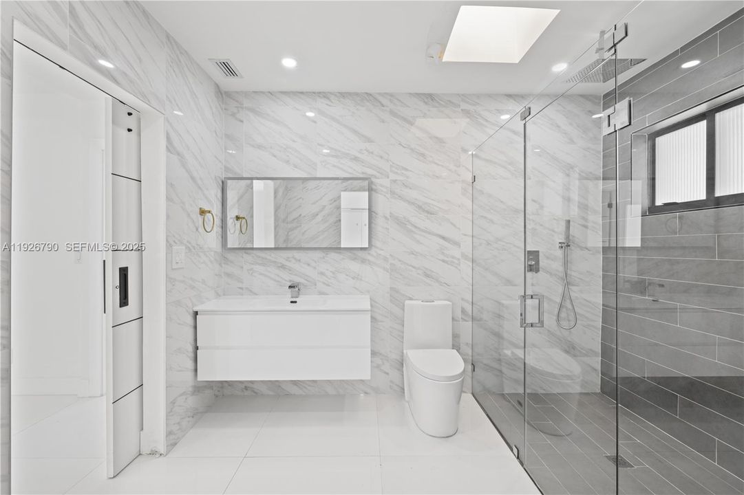 For Sale: $3,025,000 (4 beds, 3 baths, 2672 Square Feet)